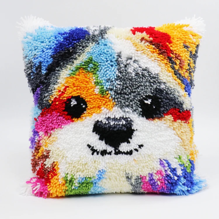 Présentation du bricolage Points Noués: Housse de coussin - Petit Chien